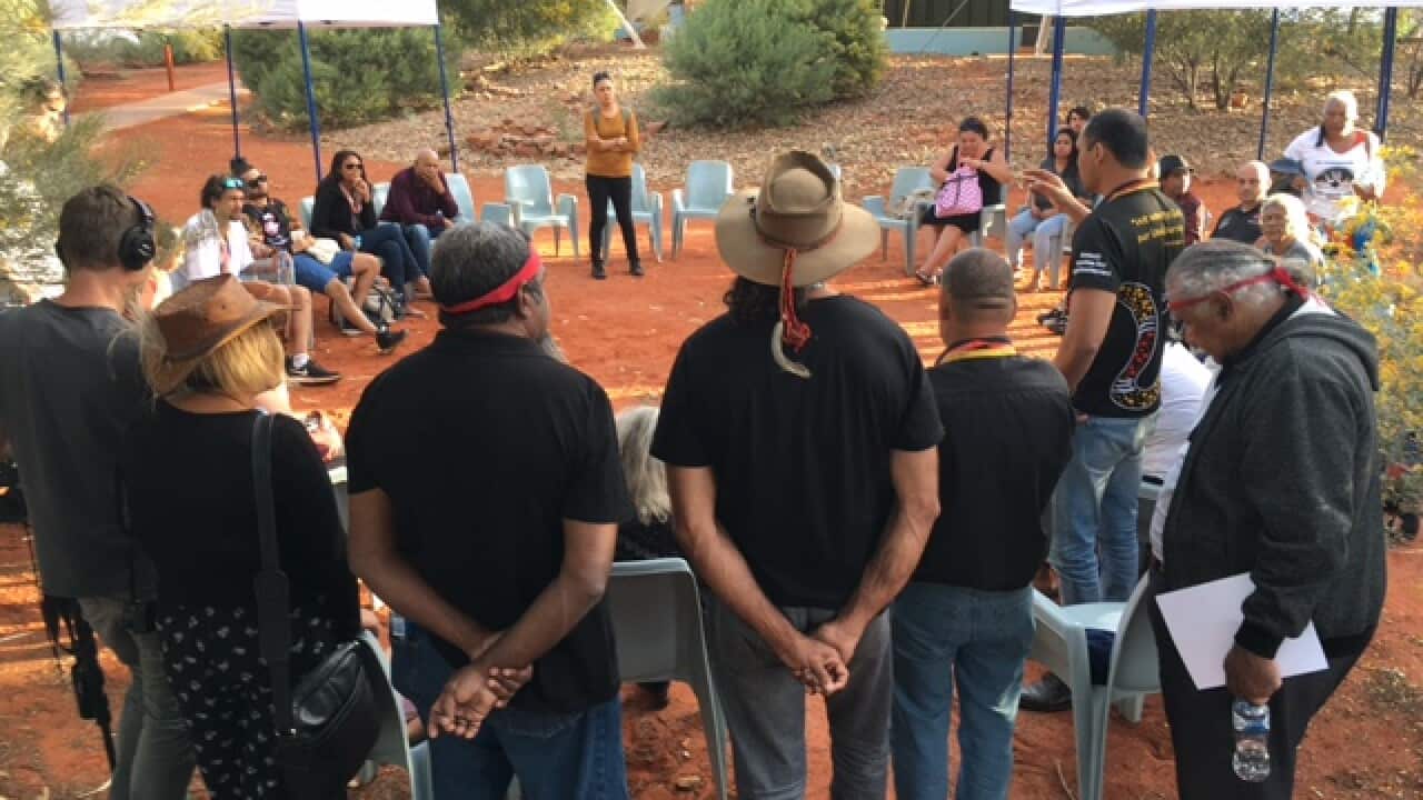 Constitutional recognition forum uluru The breakaway delegates holding an impromptu meeting today.
