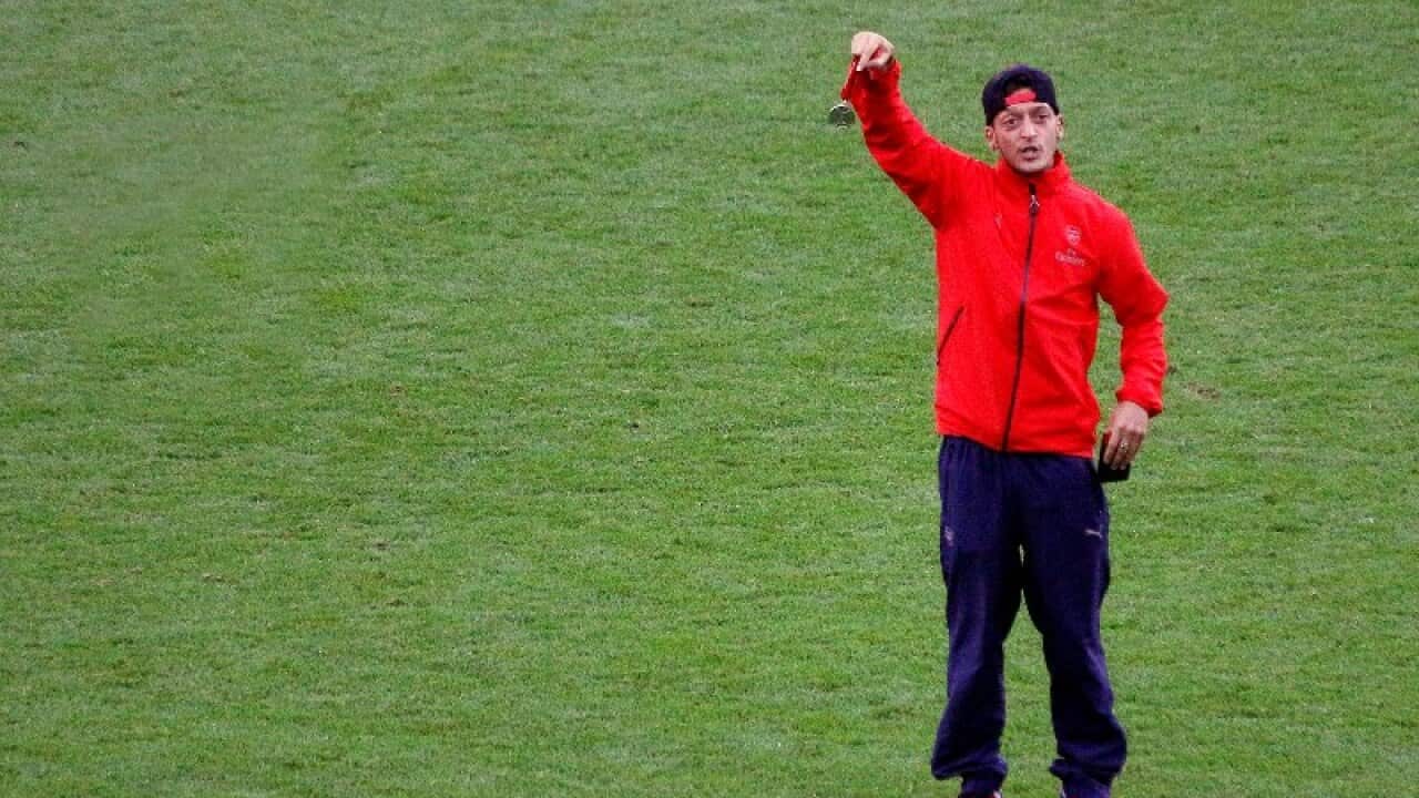 Özil