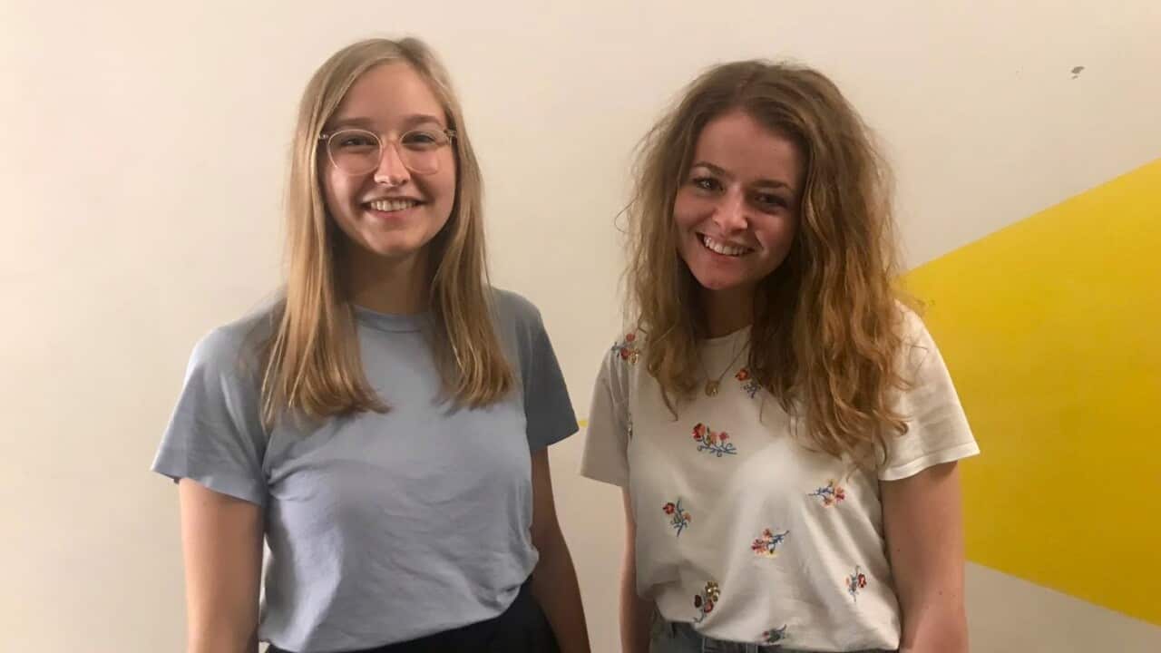Alisa Wienand (L) und Interviewpartnerin Antonia Karp