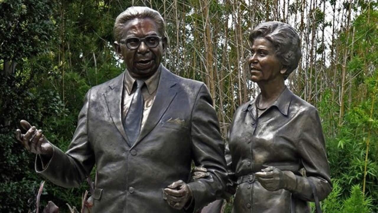 Sir Douglas & Lady Glady Nicholls Statue at Parliament Gardens