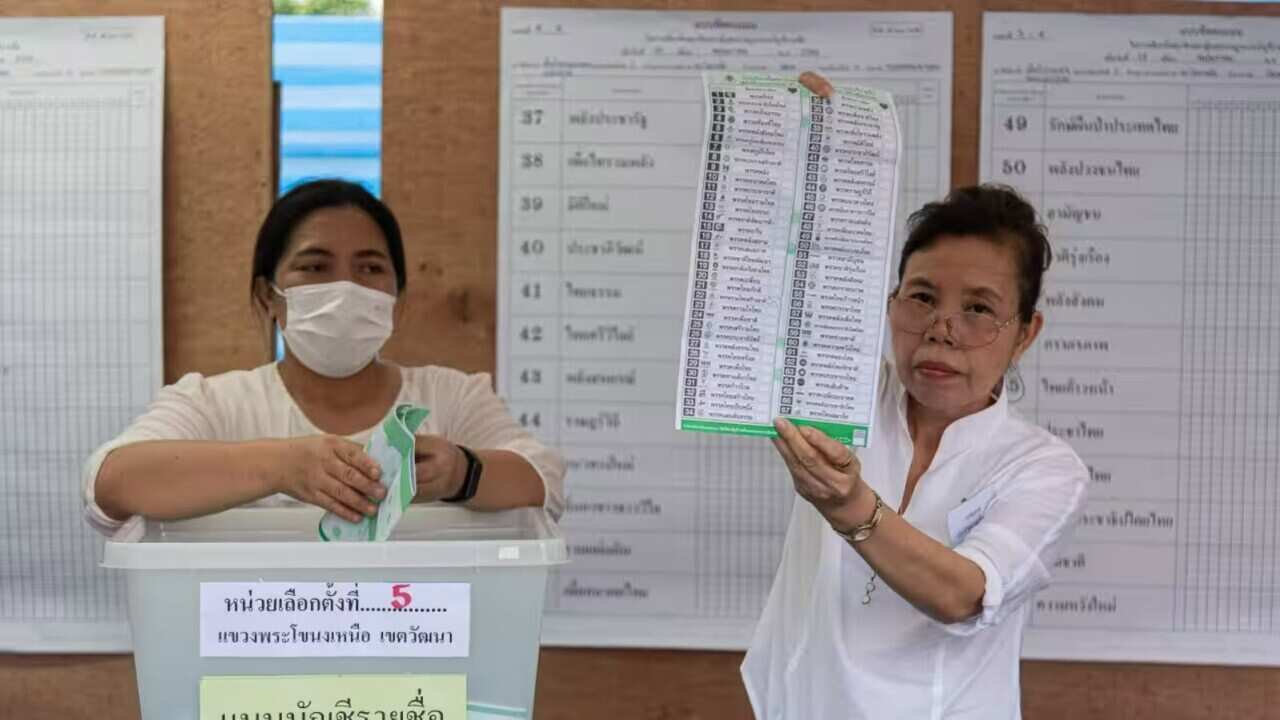 Thai poll station officials count votes Source: Getty / SOPA Images/SOPA Images/LightRocket via Gett