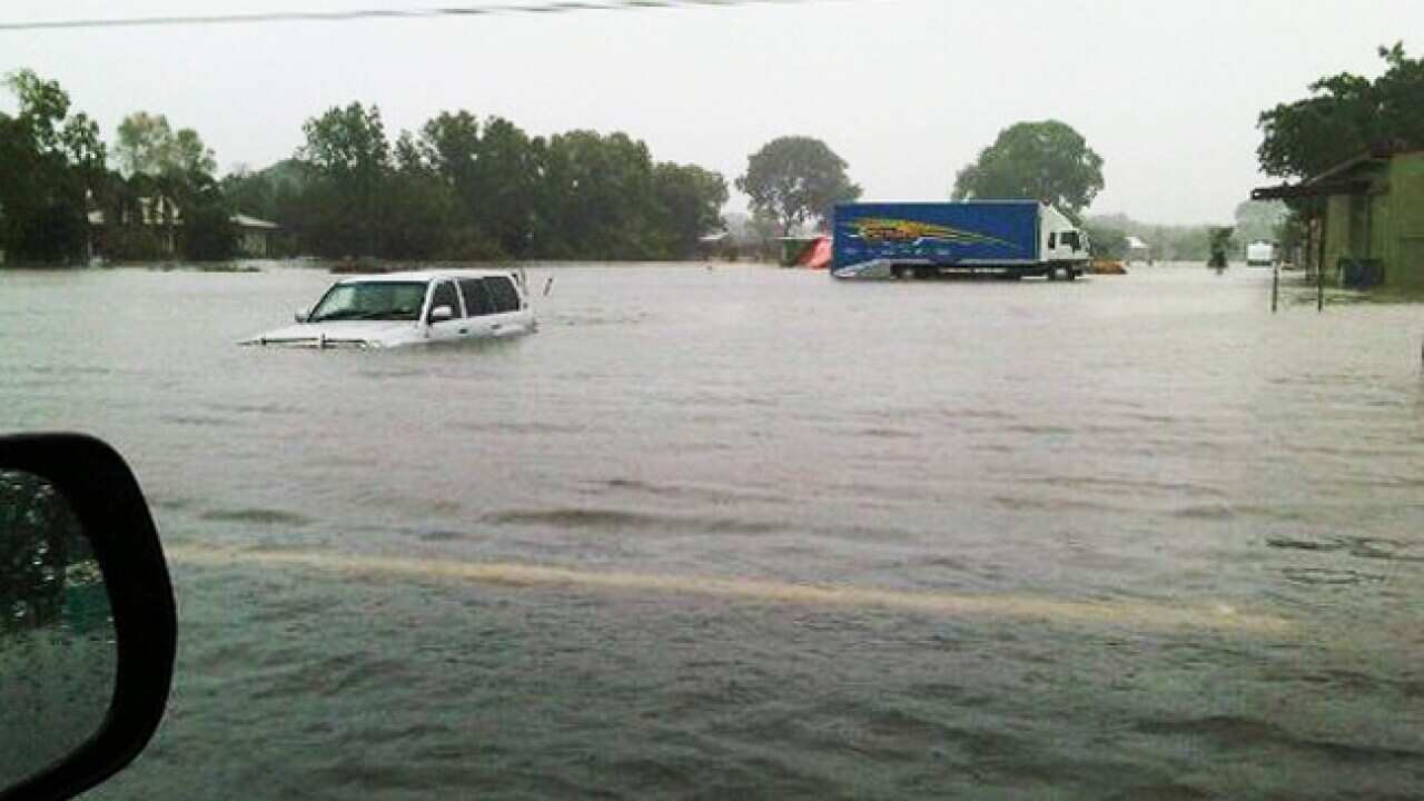 cyclonecarlos_nikioller_b_twitpic_110217_745151560