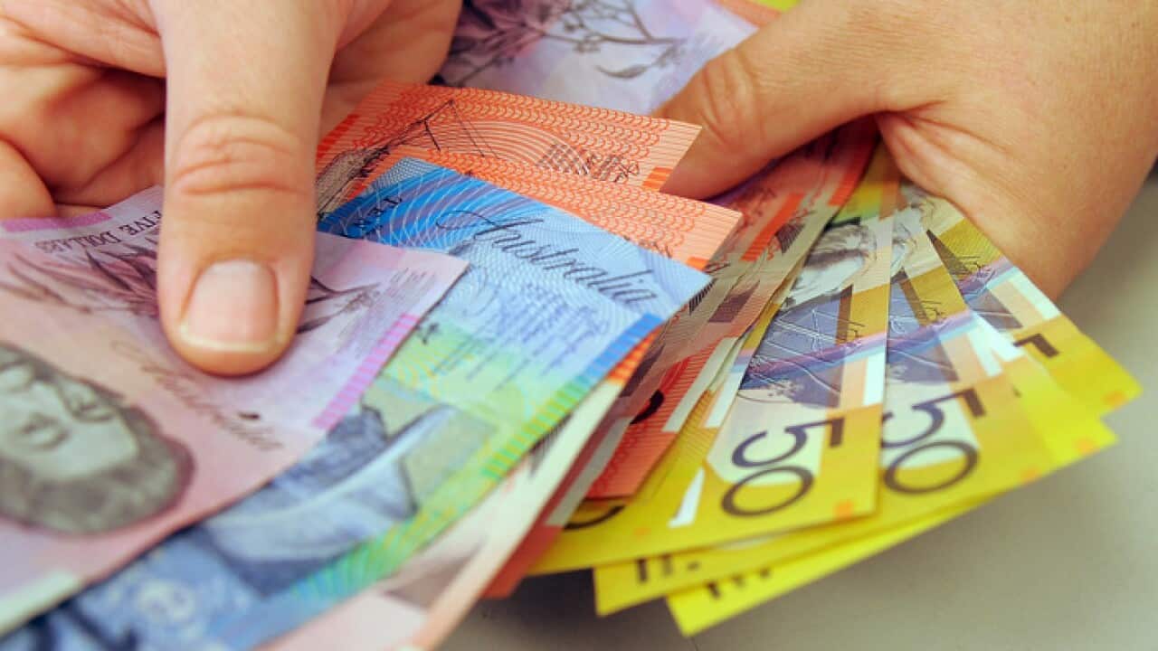 Banknotes (AAP Image/Alan Porritt)