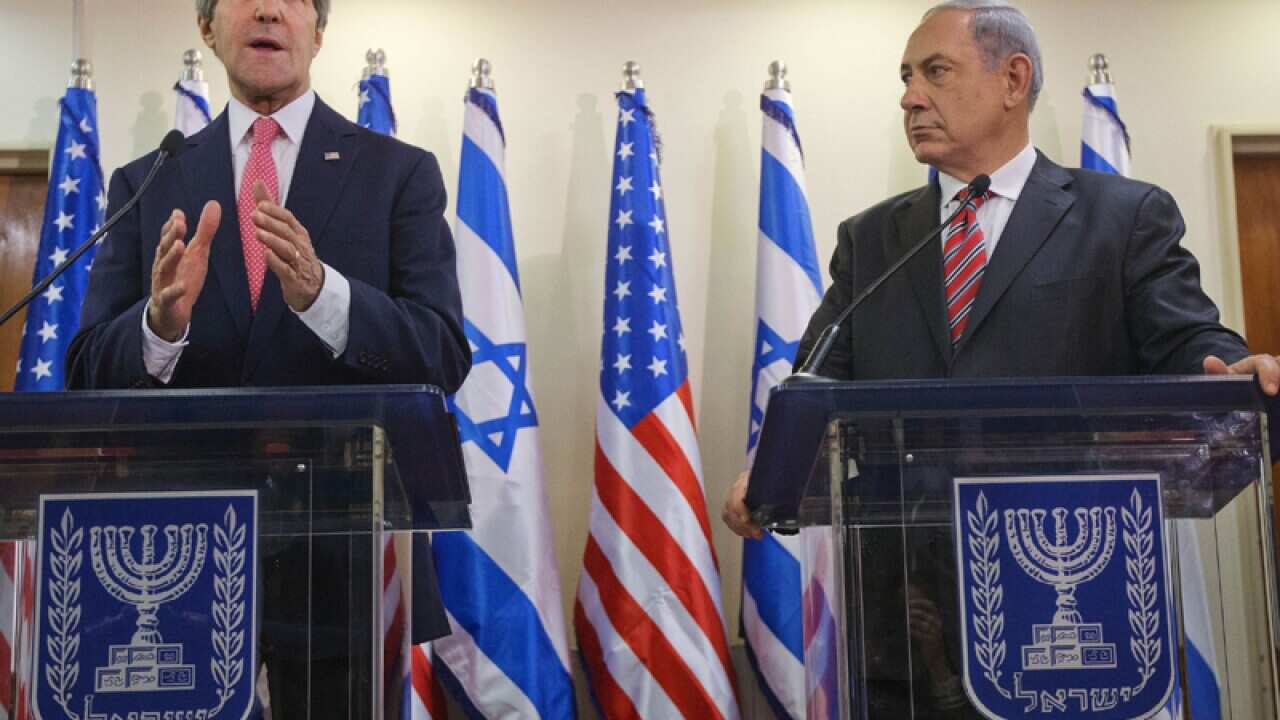 US Secretary of State John Kerry (L) and Israeli PM Benjamin Netanyahu