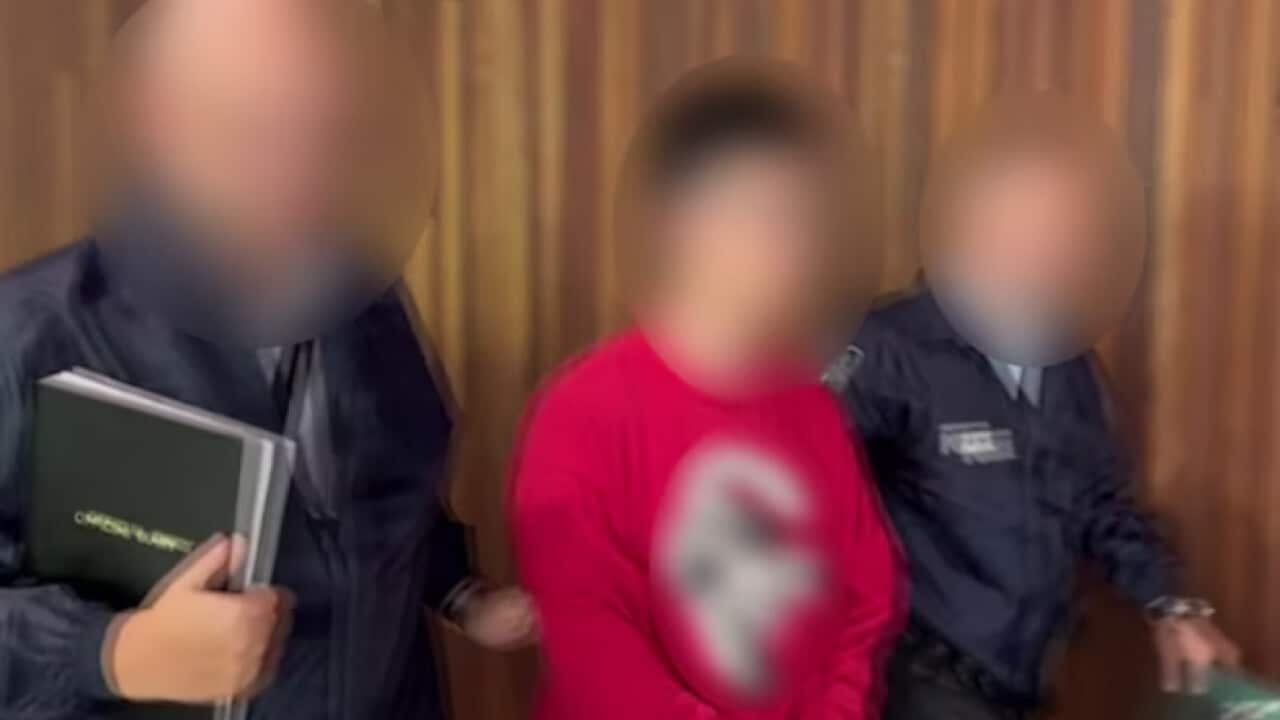 警方指控,一名男子與兩名女子收集了有關當地一個佛教組織的資訊。