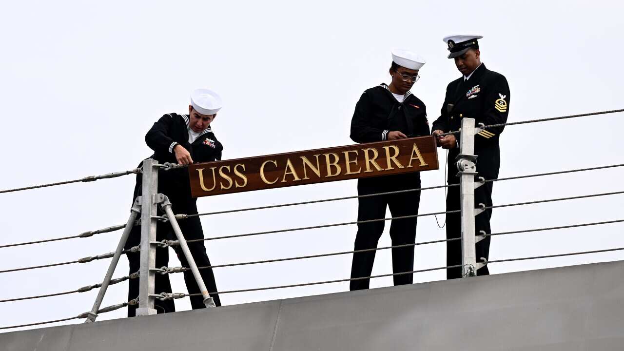 USS CANBERRA SYDNEY ARRIVAL