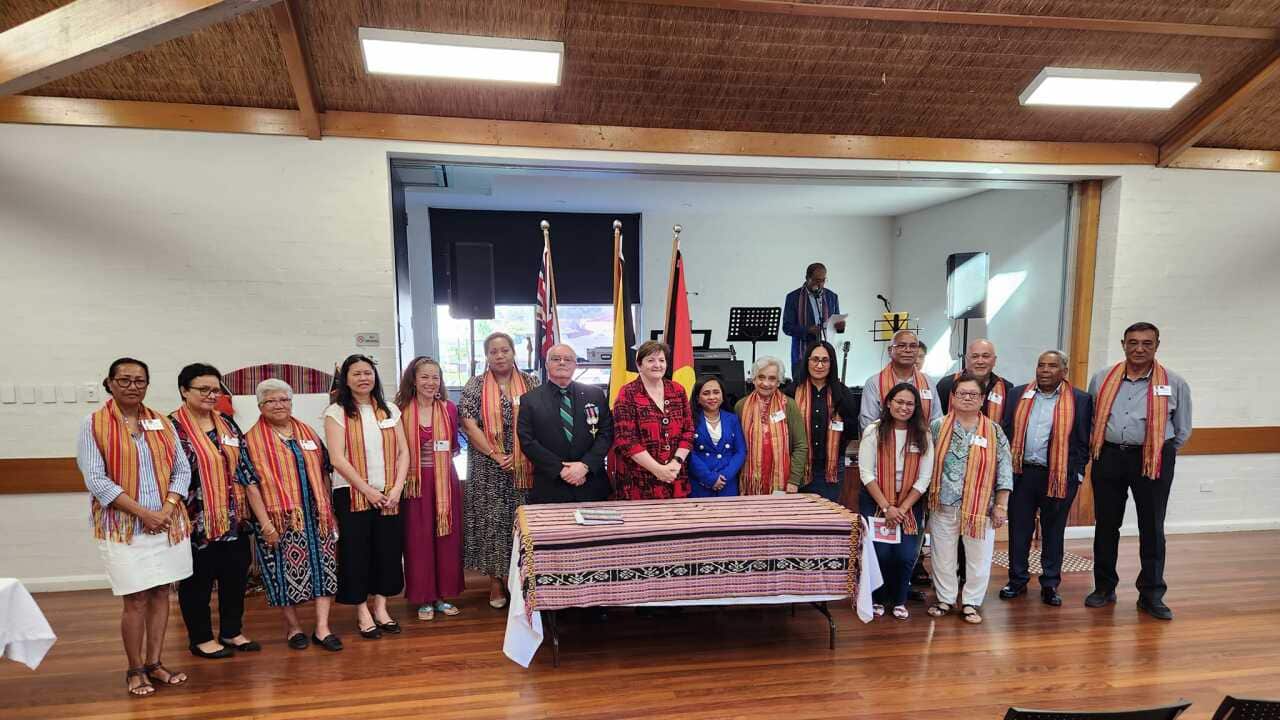 Foto hamutuk entre membru board foun husi TUA no representante veterano Australia, governu federal no representante konsulado Timor iha Sydney.