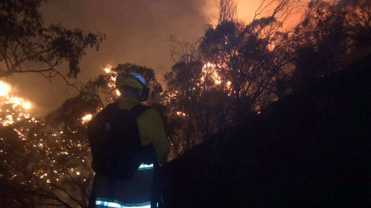 A bushfire continues to burn uncontrolled in the Adelaide Hills