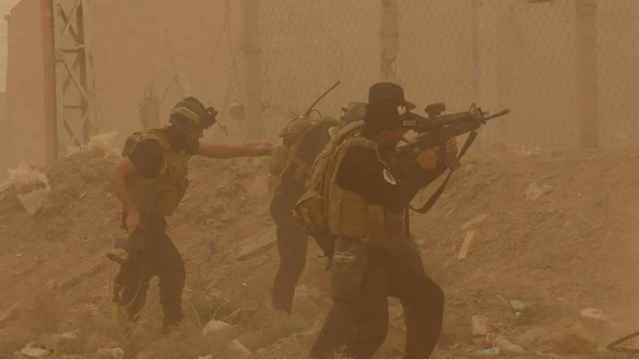 Iraqi forces defend their HQ against IS in the eastern part of Ramadi