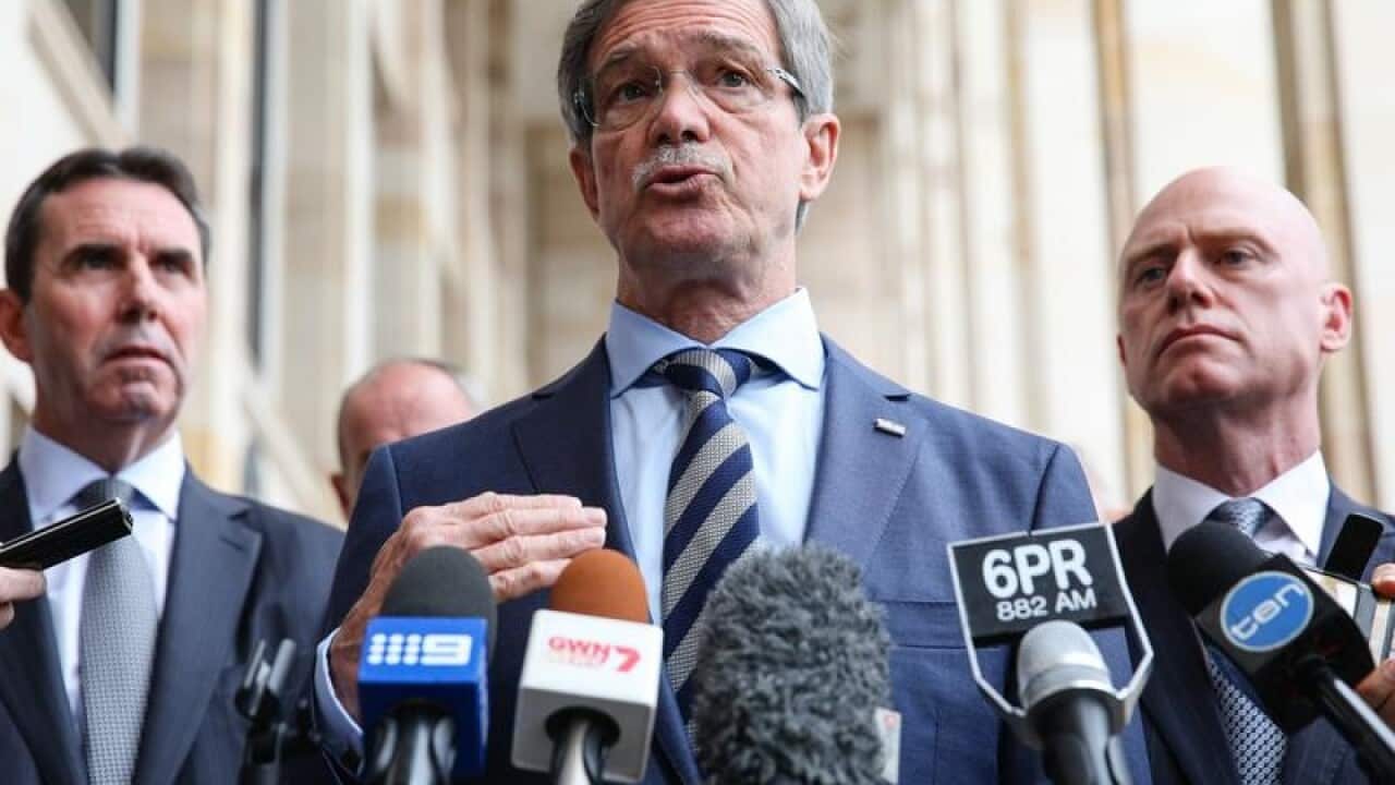 WA Opposition Leader Mike Nahan (centre)