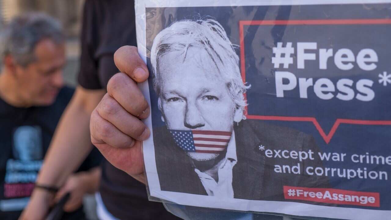Honorary citizenship of Rome deferred to Julian Assange
