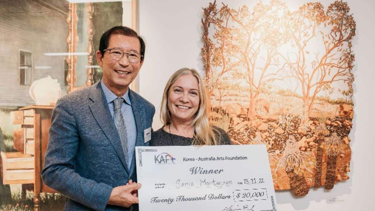 소니아 마르티뇽 작가와 박덕근 KAAF 이사장.jpg