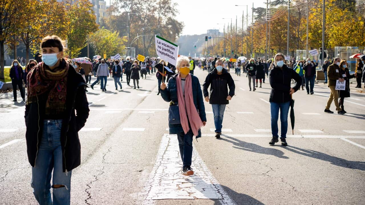 Spaniards protest against privatisation of the health system