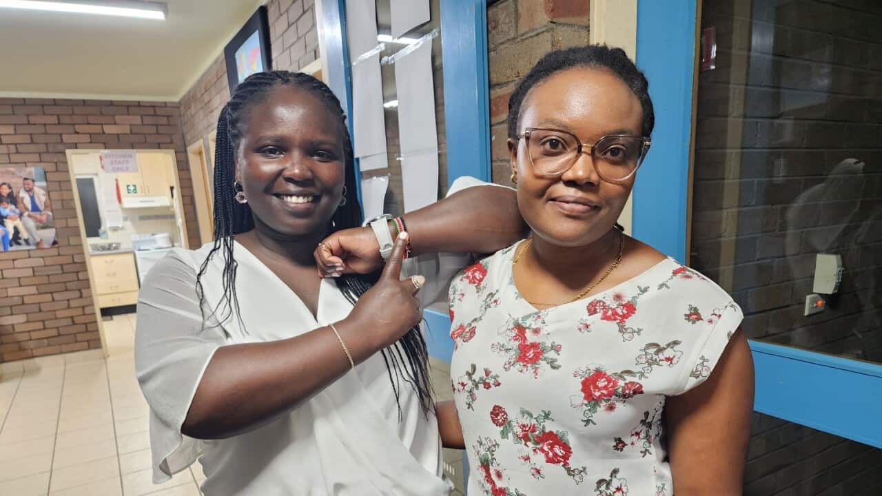 Mercy na Wakili Chiry nje ya ukumbi wa Chester Hill.jpg