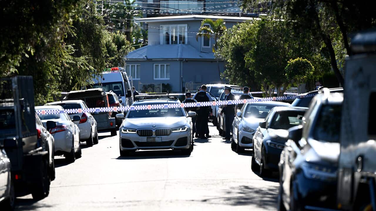 WOMAN BODY CRIME SCENE