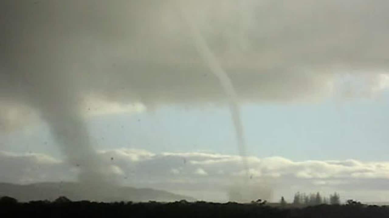 lennoxhead_tornado_100603_B_youtube_lambielennox_530003022