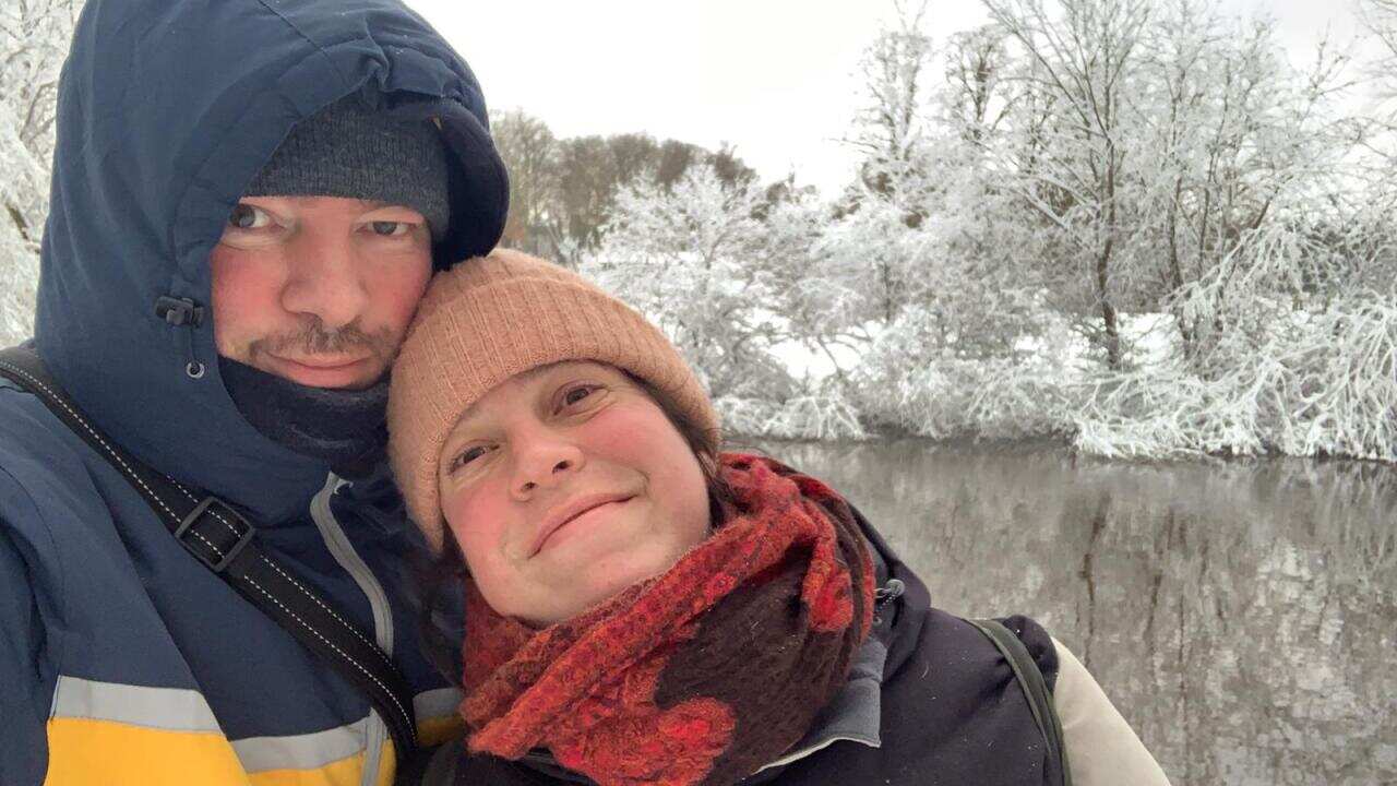 Madelief Debeij Simons en haar man in de Hollandse sneeuw