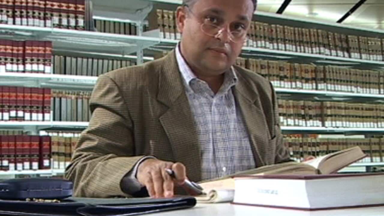 julian_moti_111207_B_Stefan_Armbruster_1710146071