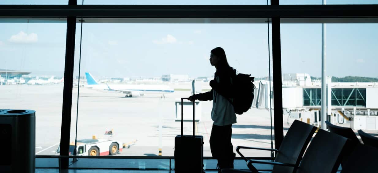 The growing number of Australians adopting this risky travel trend