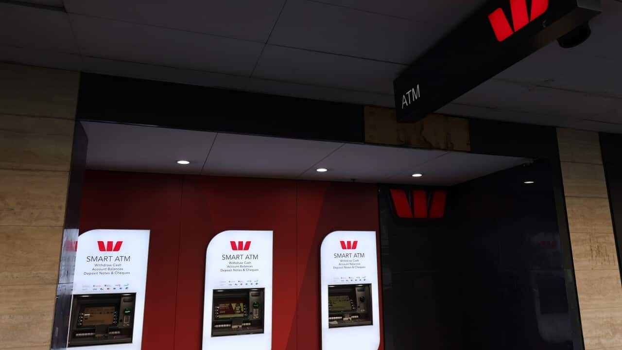 There are calls for Australians to visit ATMs and withdraw cash (AAP).