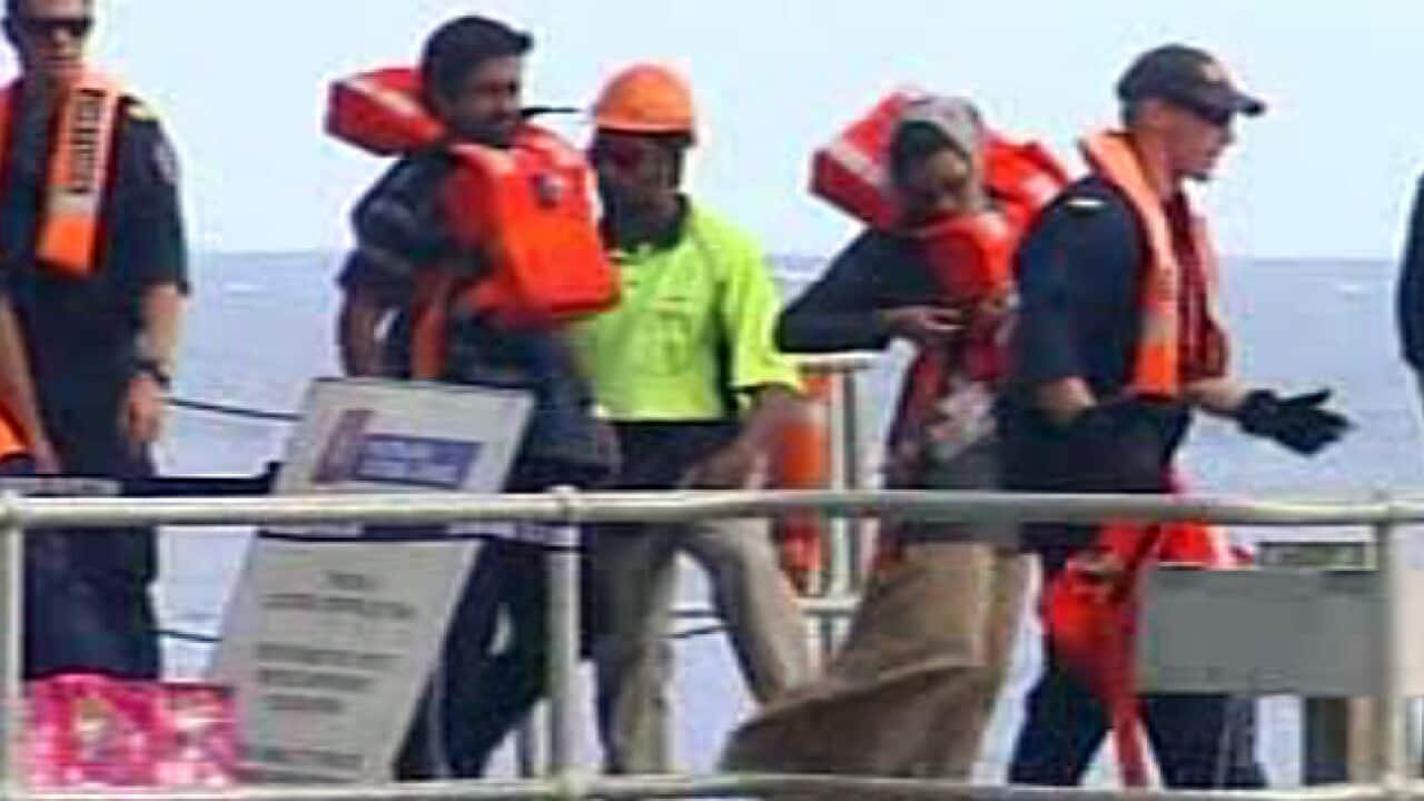 xmas_is_asylum_seekers_L_2_110808_sbs_618741513