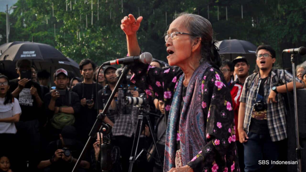 Sri Sulistyowati, 77, a surviving victim of the 1965-1966 anti-communist purge, speaks during the Kamisan protest on Thursday – 27 Jul 2017 - (JG Photo/Yudha Baskoro