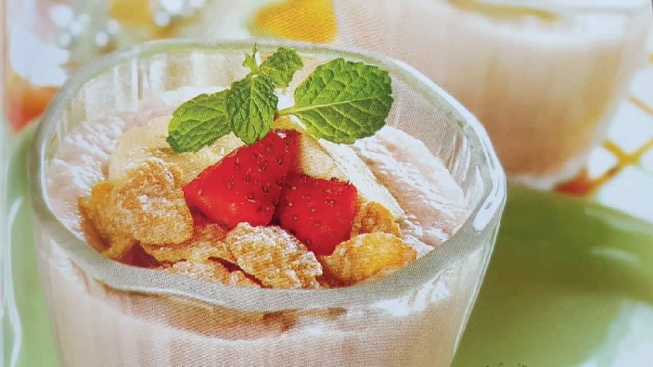 Yoghurt with Corn Flakes and fruit