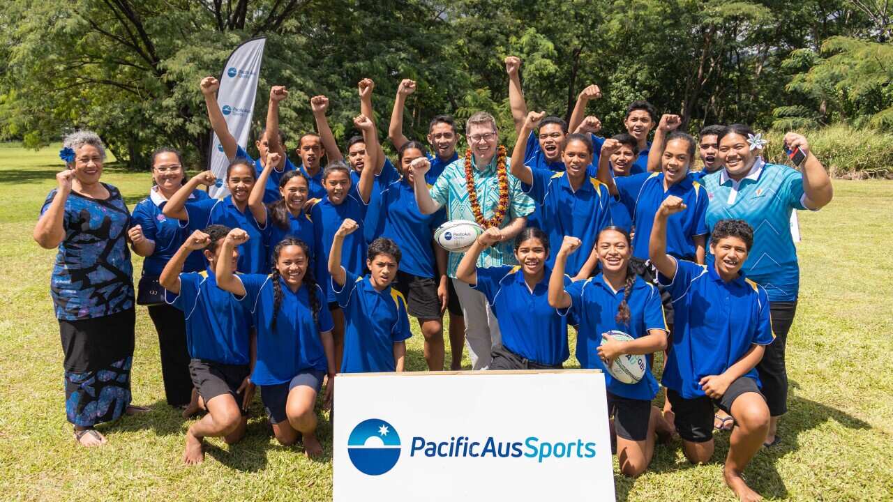 Minister Conroy with young Samoans.