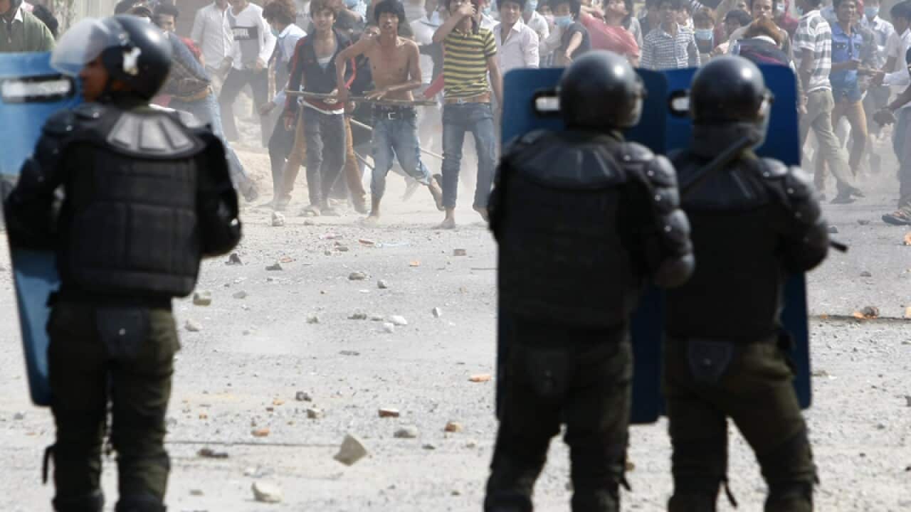 Cambodia garment workers throw stones at riot police