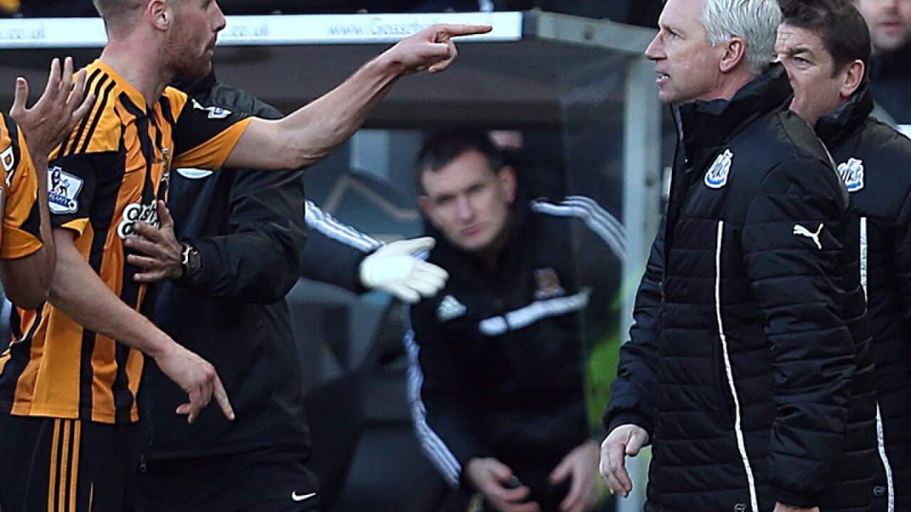Newcastle United manager Alan Pardew (R) and Hull's David Meyler