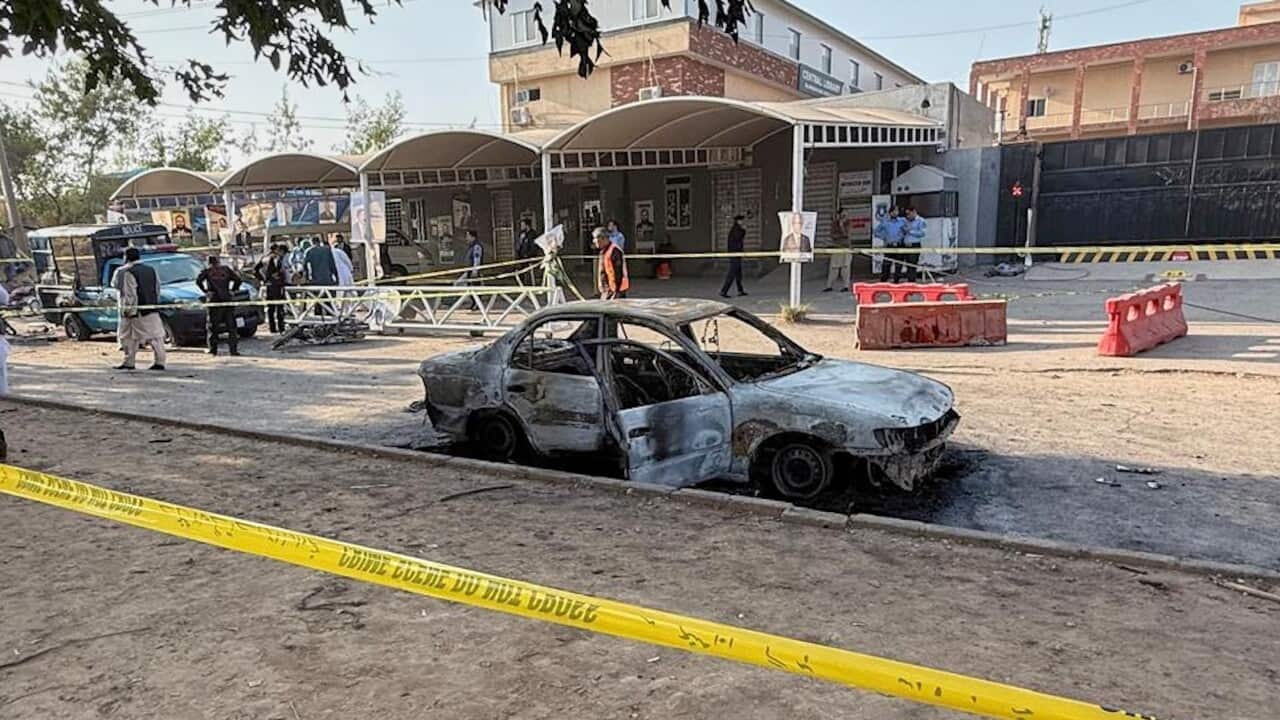 Suicide bomber kills 12 in blast outside court in Pakistan Suicide bomber kills 12 in blast outside court in Pakistan