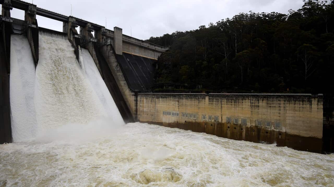 WARRAGAMBA DAM SPILL
