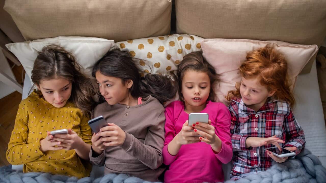 kids w phones