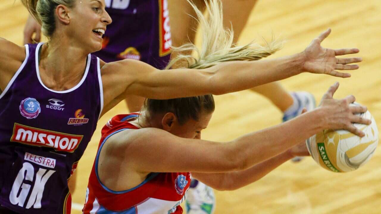 Queensland's Laura Geitz (L) defends NSW's Caitlin Thwaites
