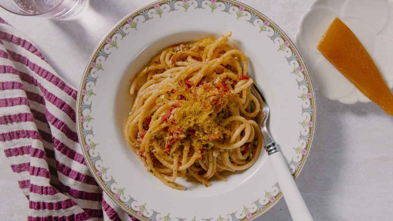 Bucatini con polpa di granchio e pomodorini