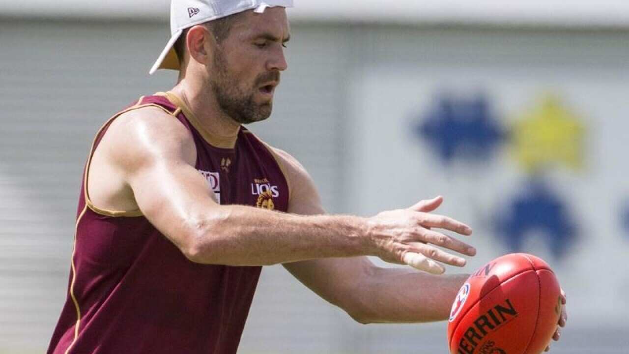 New Trade recruit Luke Hodge trains