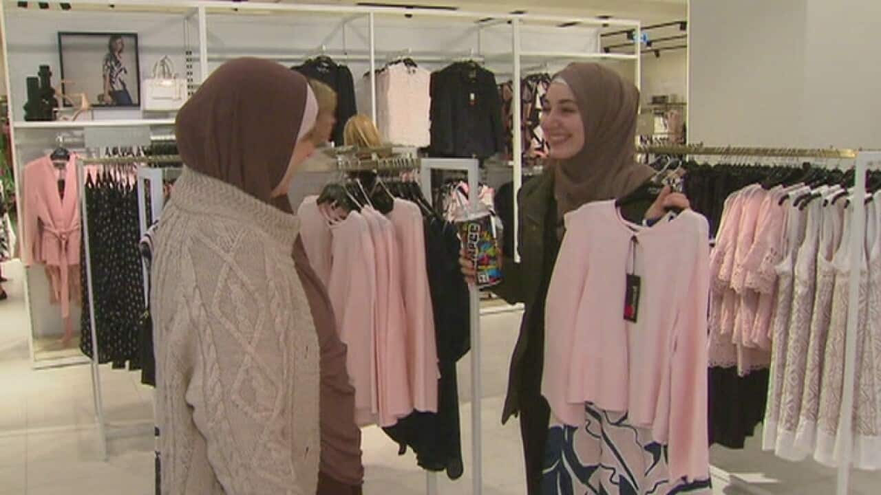 Image of shoppers