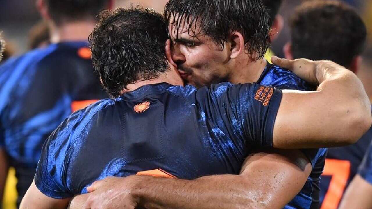 Argentina players kissing eachother