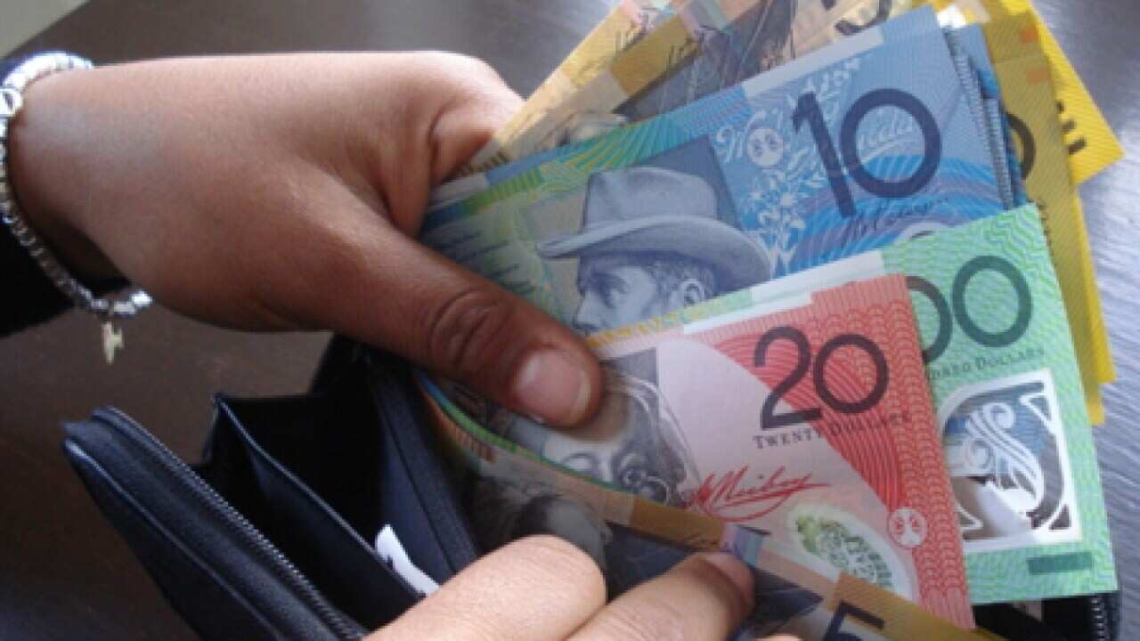 money_wallet_L_0812_aap_1190963441