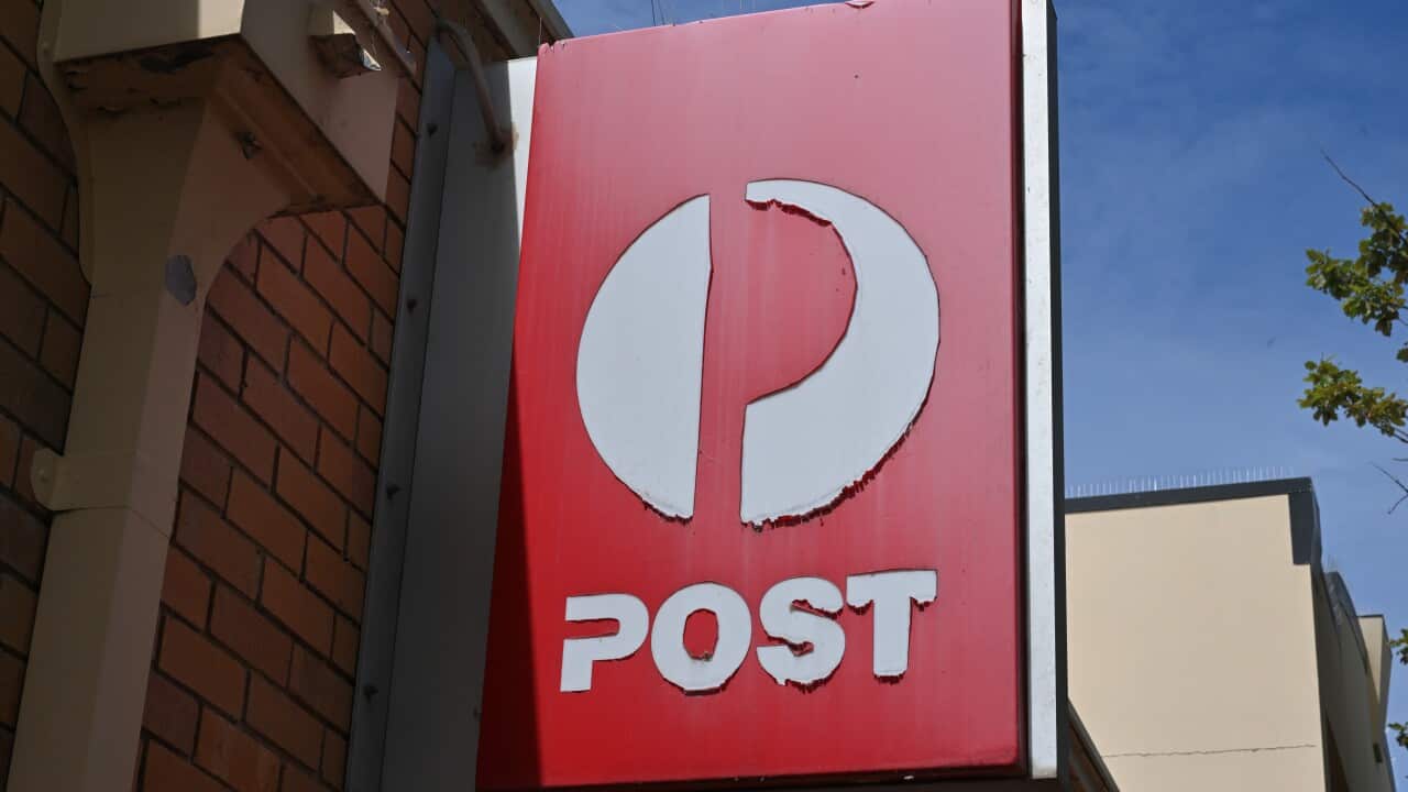 Señalización de Australia Post fuera de un edificio.