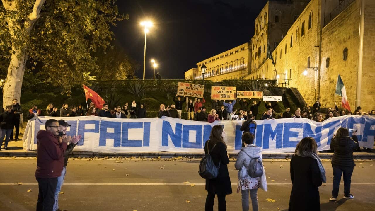 Palermo citizens applaud Carabinieri following the arrest of the Mafia boss