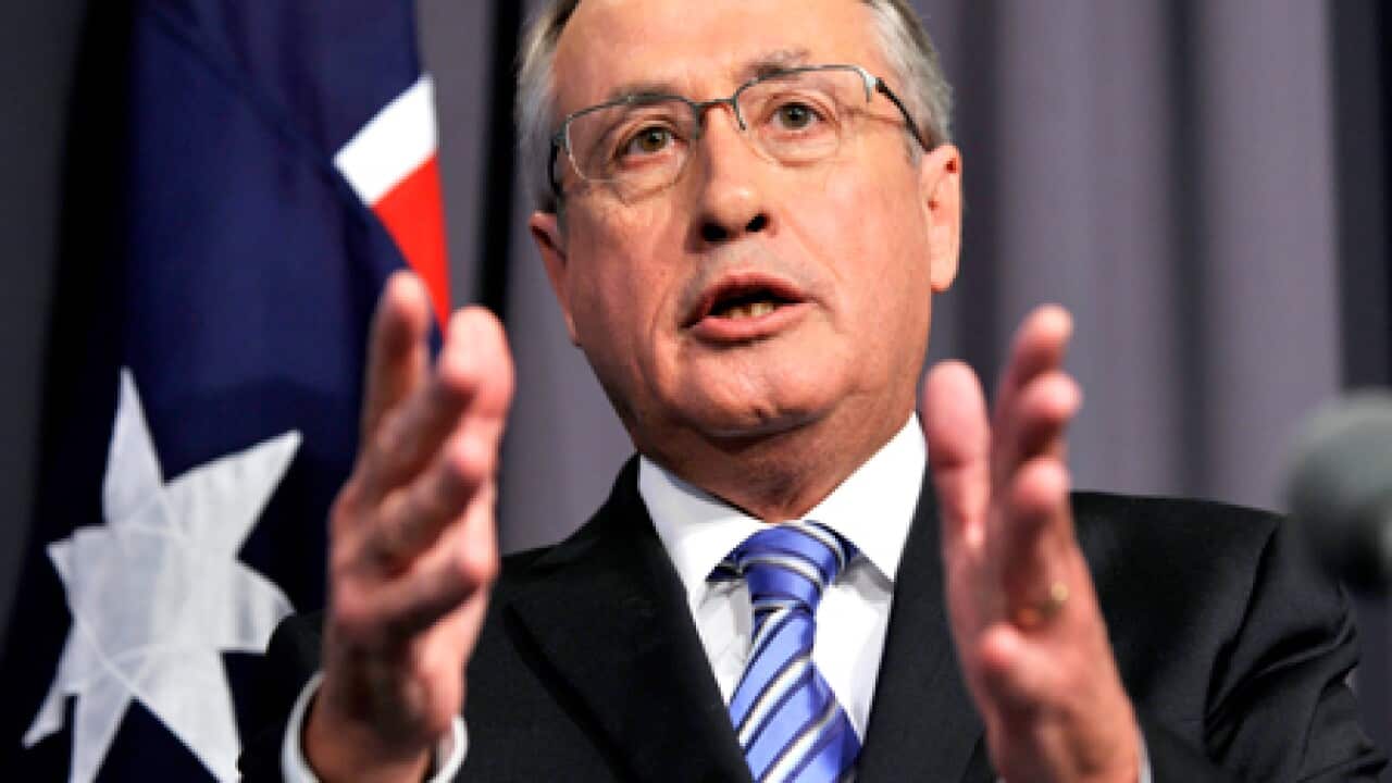 wayne_swan_hands_101019_B_aap_1771764376