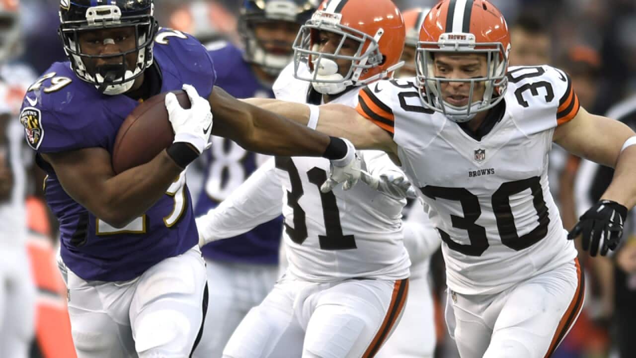 Baltimore Ravens Justin Forsett (L)and Cleveland Browns Jim Leonhard