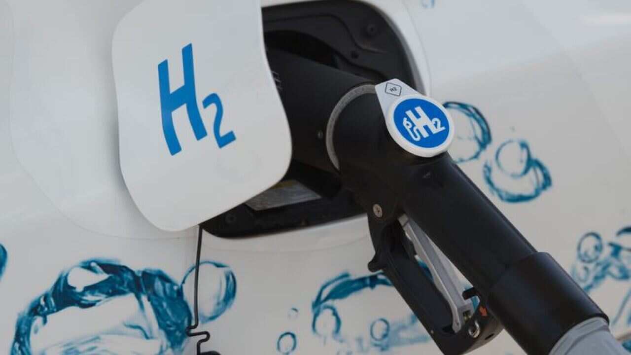 Filling Hydrogen car