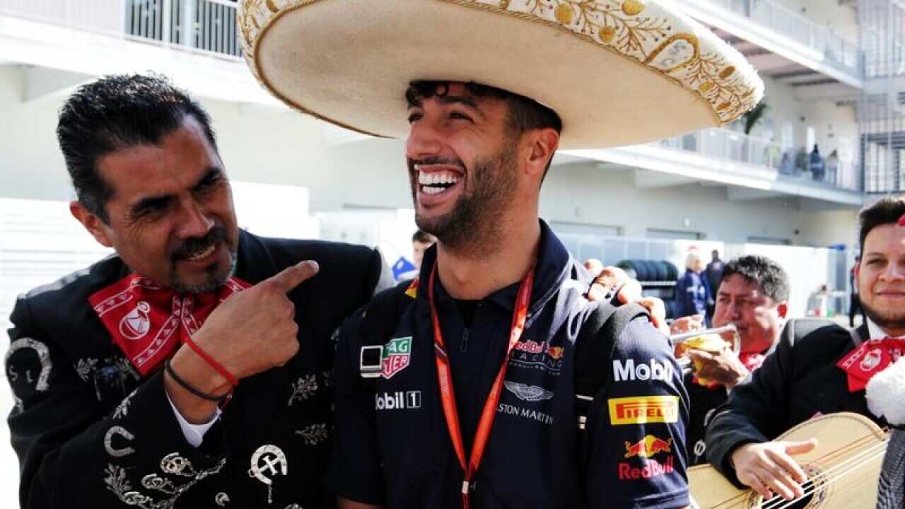 Daniel Ricciardo gets into the Mexican spirit
