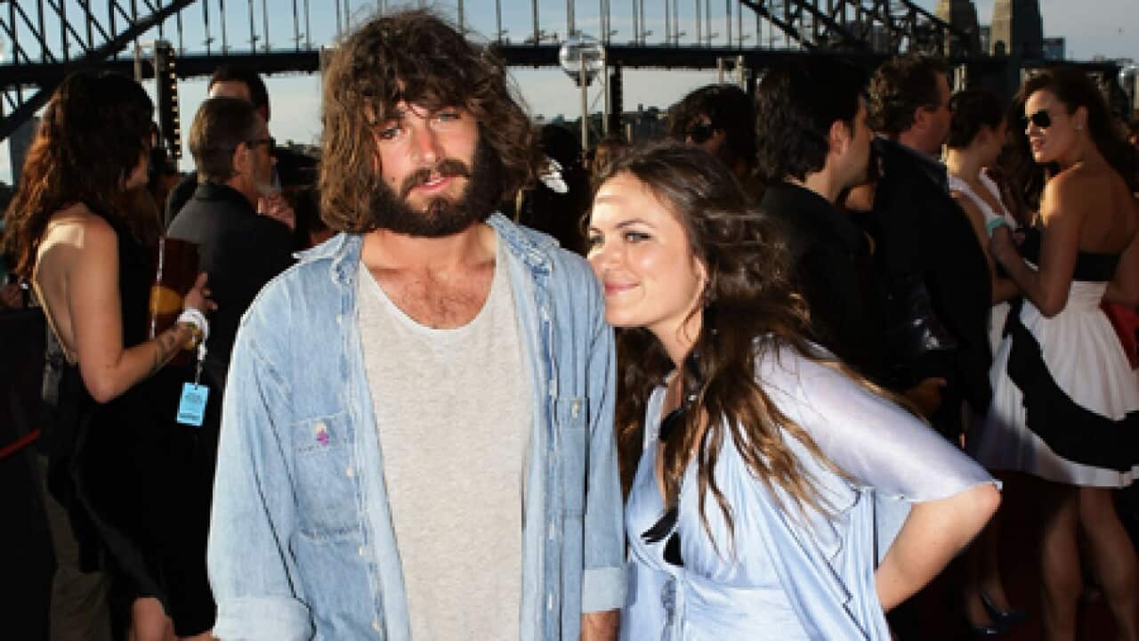 angus_julia_stone_arias_101107_B_getty_1201847817