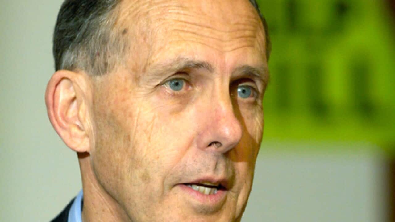 bob_brown_greens_0806_b_aap_1015972203