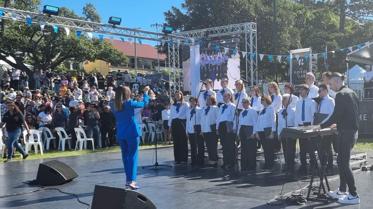 01 - Lễ chào quốc kỳ Hy Lạp.jpg