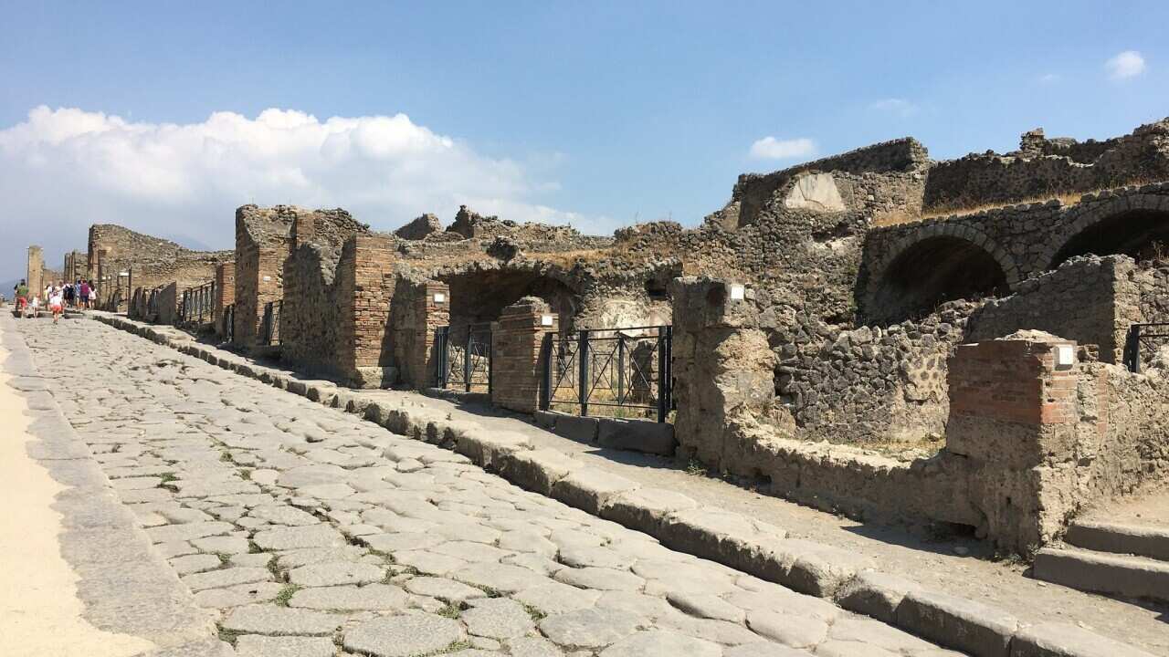 vThe ruins of Pompeii