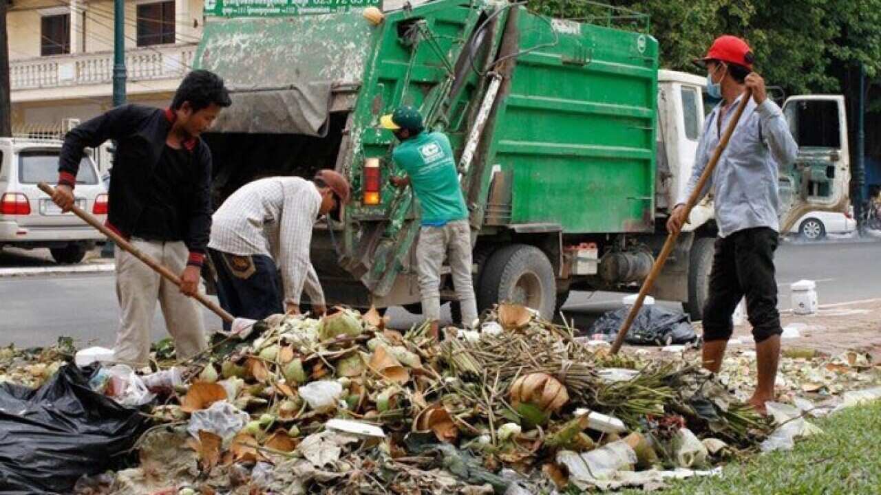 Rubbish Truck in Phnom Penh